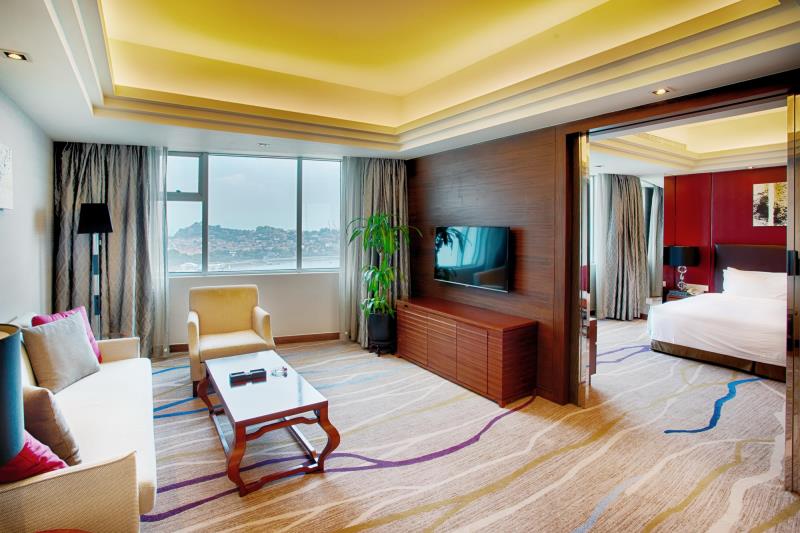 Deluxe Sea View Suite
