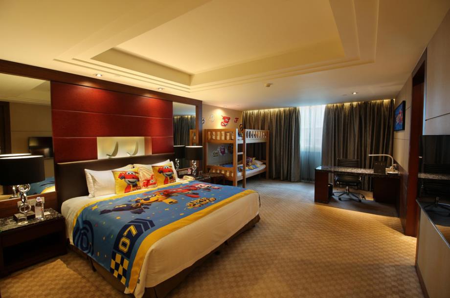 Cartoon Family Suite